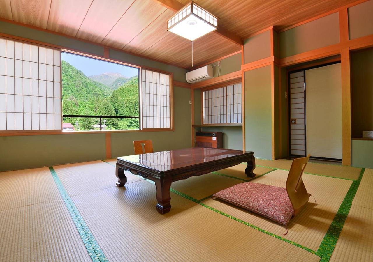 筋肉と自然と遊ぶ宿 田島館 Takayama (Gifu) Exterior foto